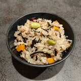 雑穀米で釜揚げひじきの炊き込みご飯